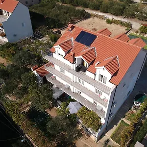Milic*** 3*, Seget Donji Croatia